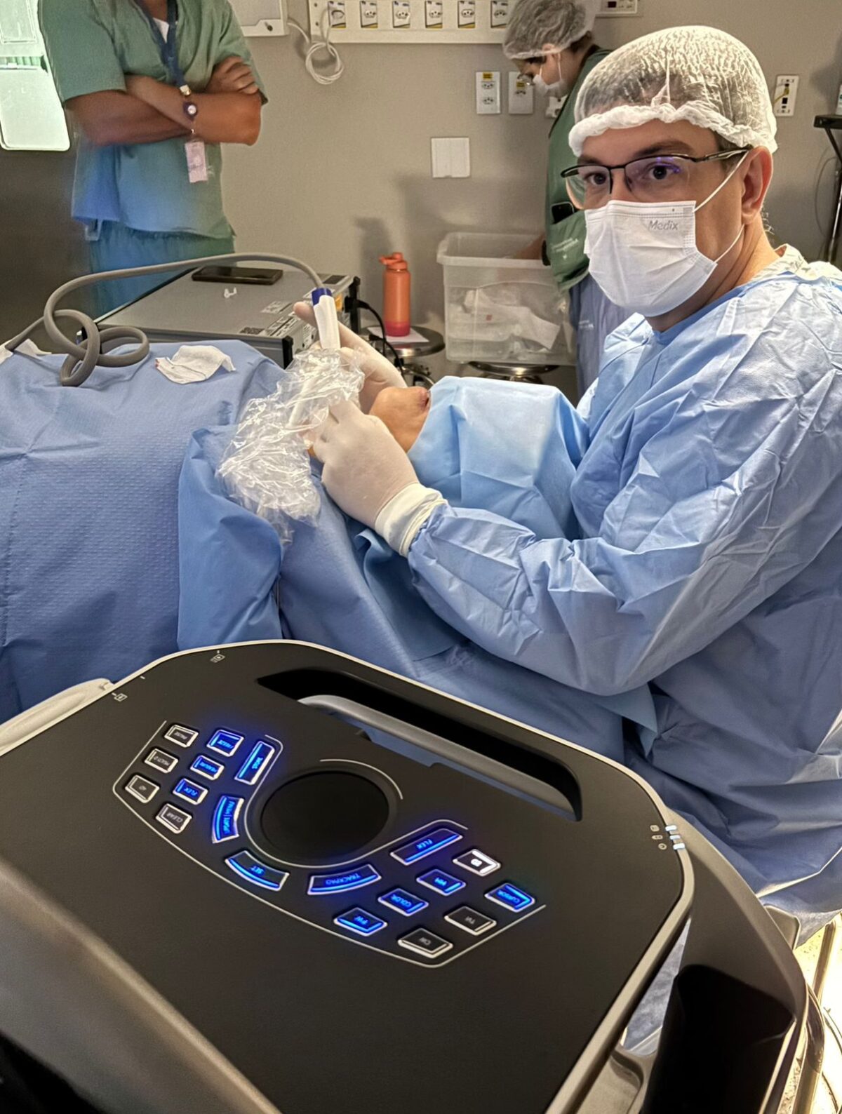 O Hospital Primavera através do cirurgião de cabeça e pescoço Dr  