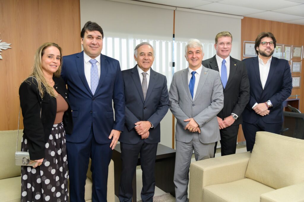 Presidente da Rede Primavera, Dr. Wagner Bravo, recebe Medalha do Mérito Legislativo, em cerimônia na Alese